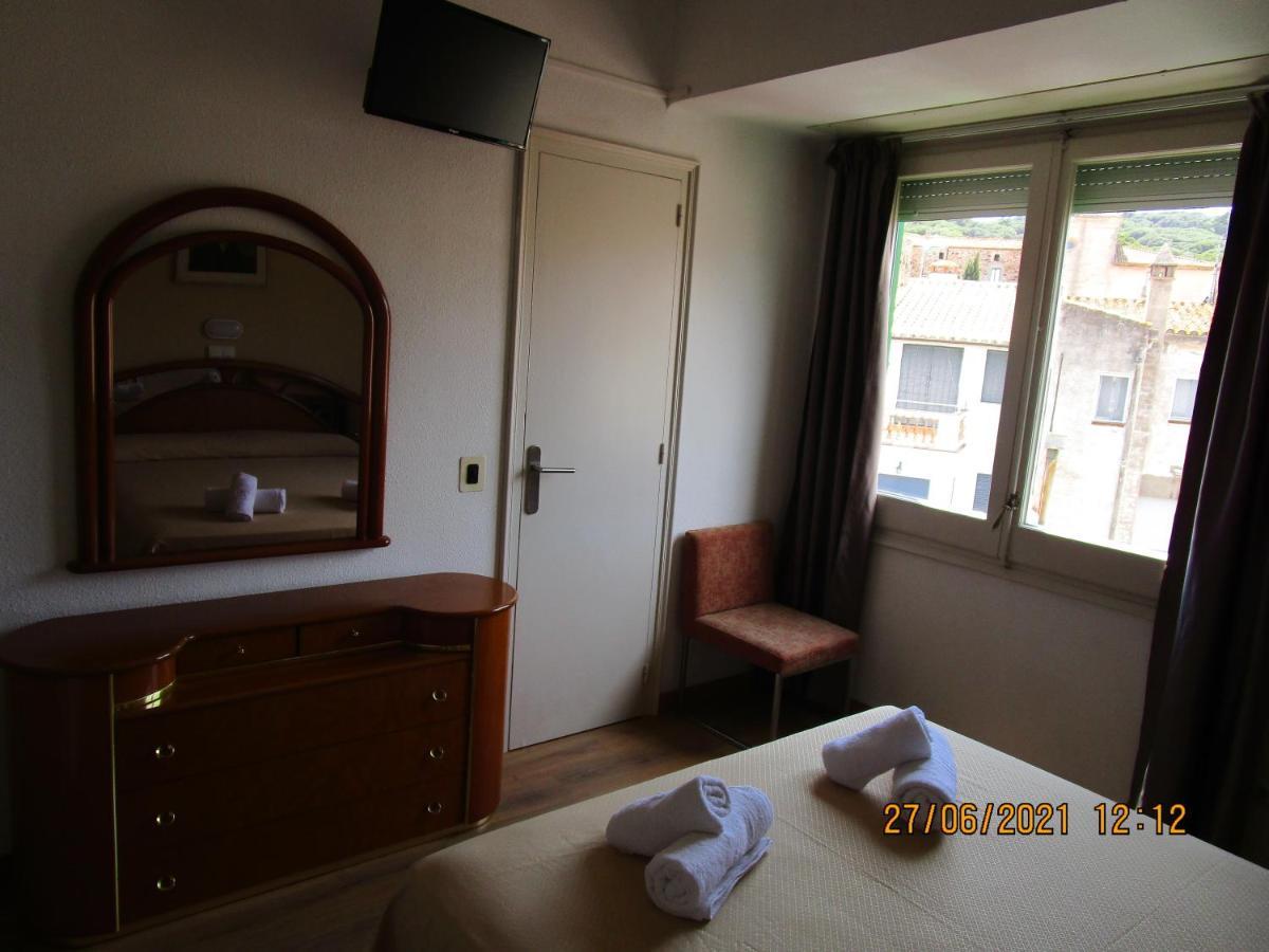 סאן פליו דה גיסולס Hotel Apartaments Gesoria Porta Ferrada מראה חיצוני תמונה