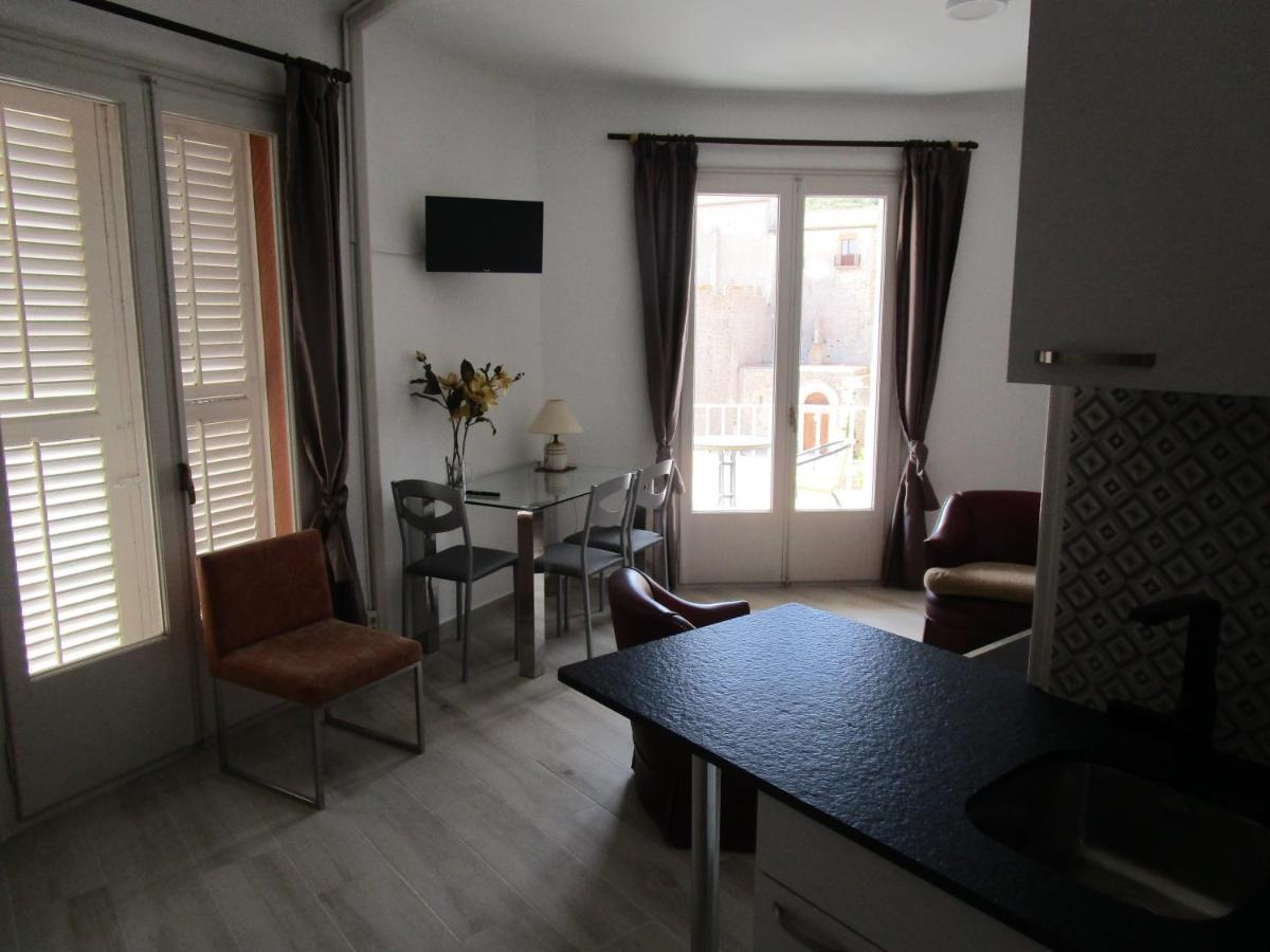 סאן פליו דה גיסולס Hotel Apartaments Gesoria Porta Ferrada מראה חיצוני תמונה