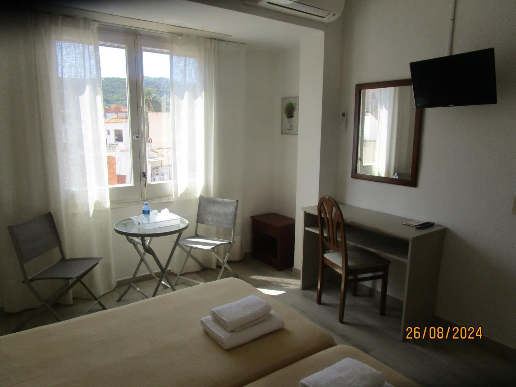 סאן פליו דה גיסולס Hotel Apartaments Gesoria Porta Ferrada מראה חיצוני תמונה
