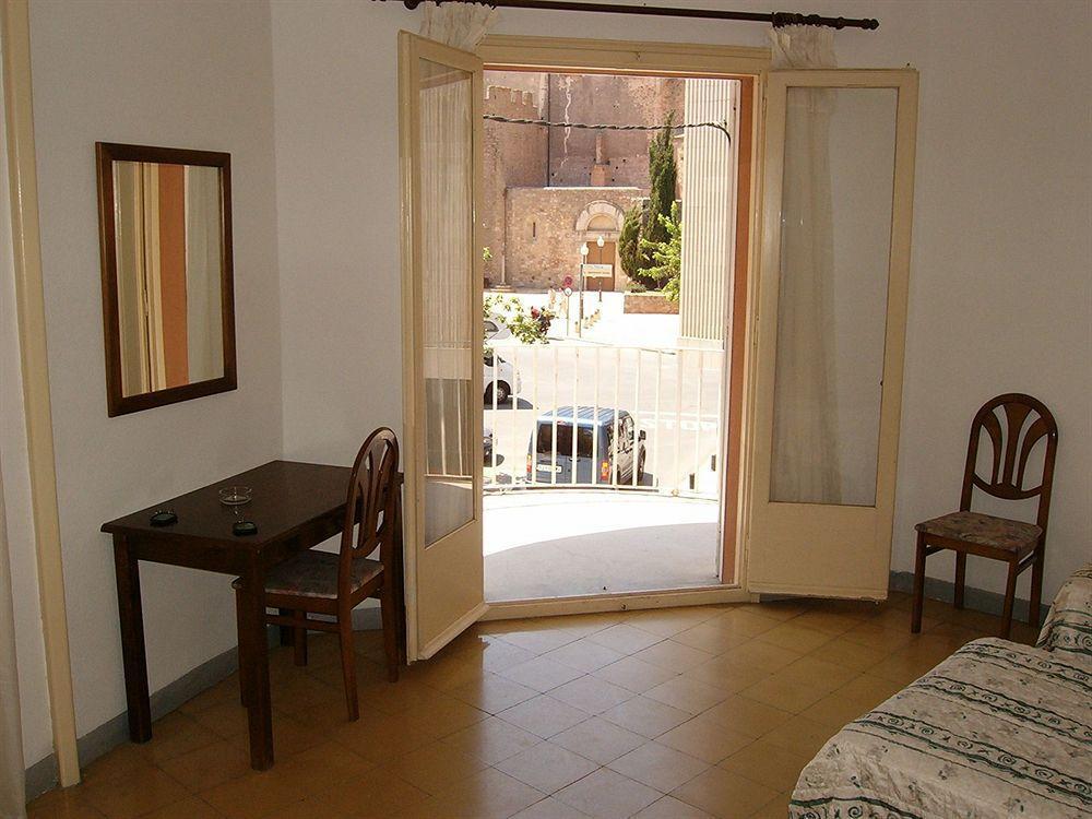 סאן פליו דה גיסולס Hotel Apartaments Gesoria Porta Ferrada מראה חיצוני תמונה