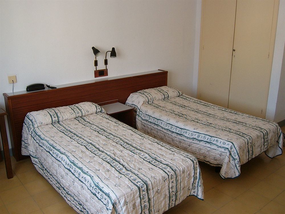 סאן פליו דה גיסולס Hotel Apartaments Gesoria Porta Ferrada מראה חיצוני תמונה