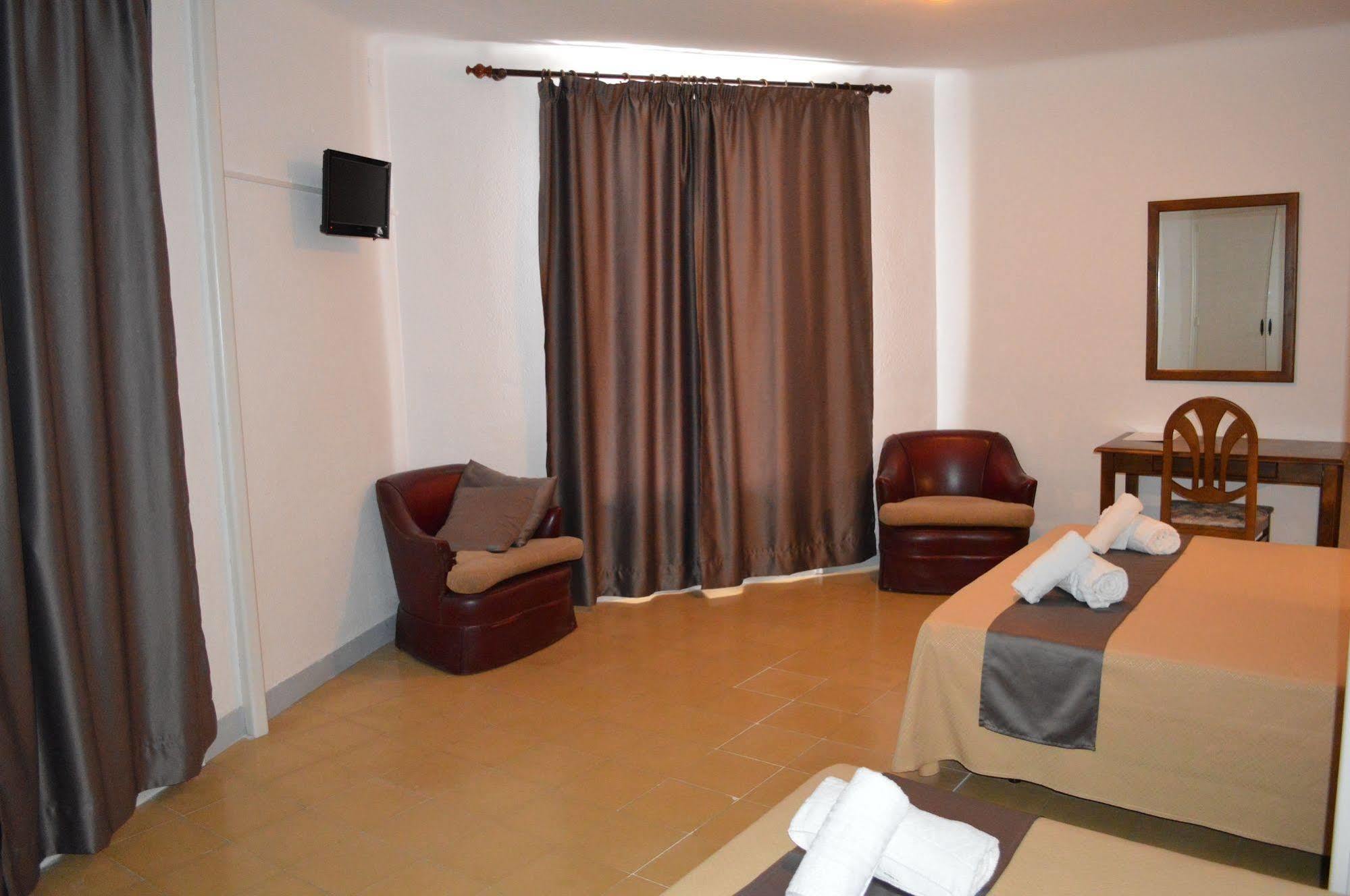 סאן פליו דה גיסולס Hotel Apartaments Gesoria Porta Ferrada מראה חיצוני תמונה