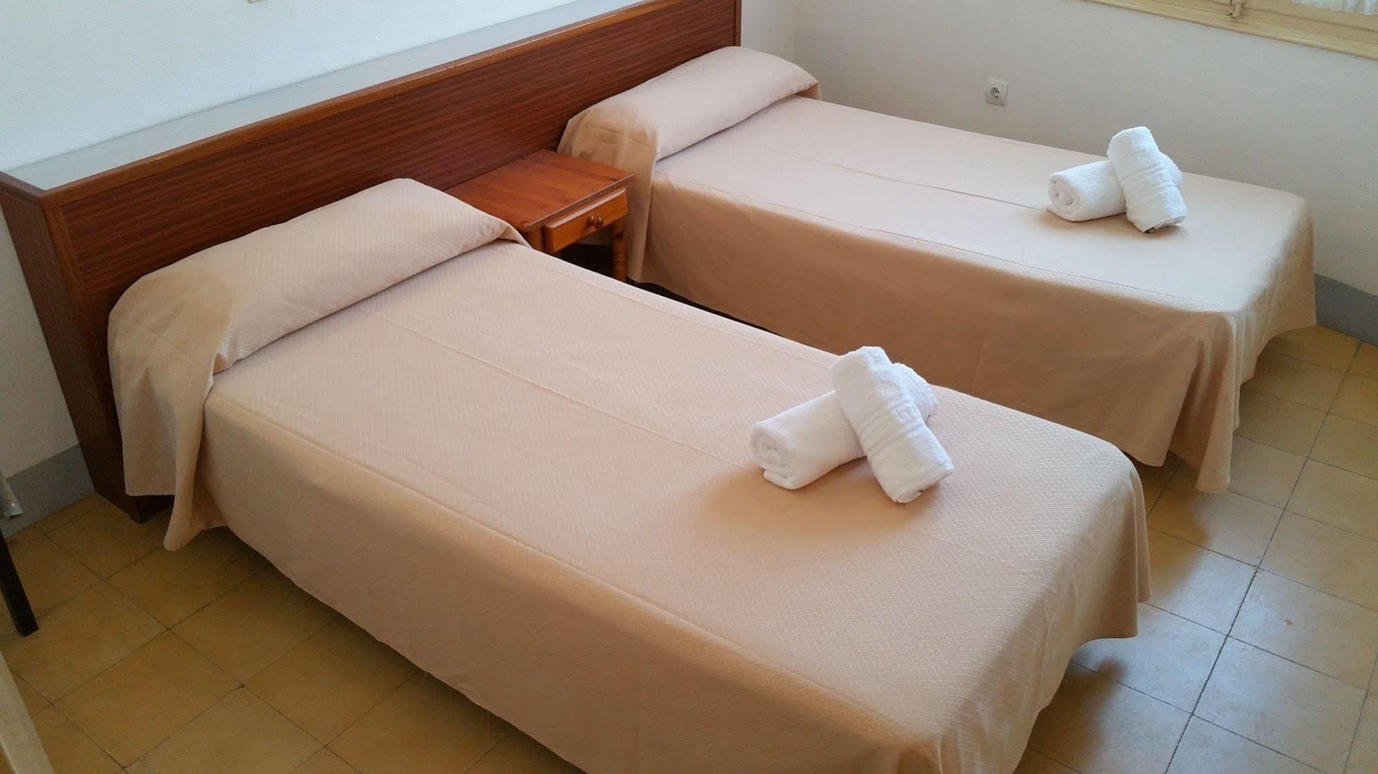 סאן פליו דה גיסולס Hotel Apartaments Gesoria Porta Ferrada מראה חיצוני תמונה