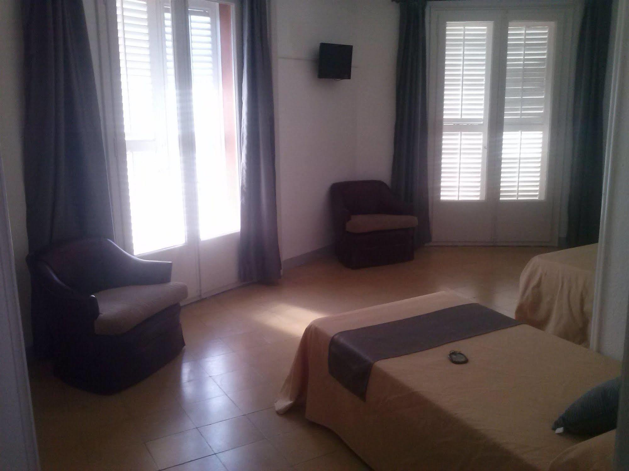 סאן פליו דה גיסולס Hotel Apartaments Gesoria Porta Ferrada מראה חיצוני תמונה