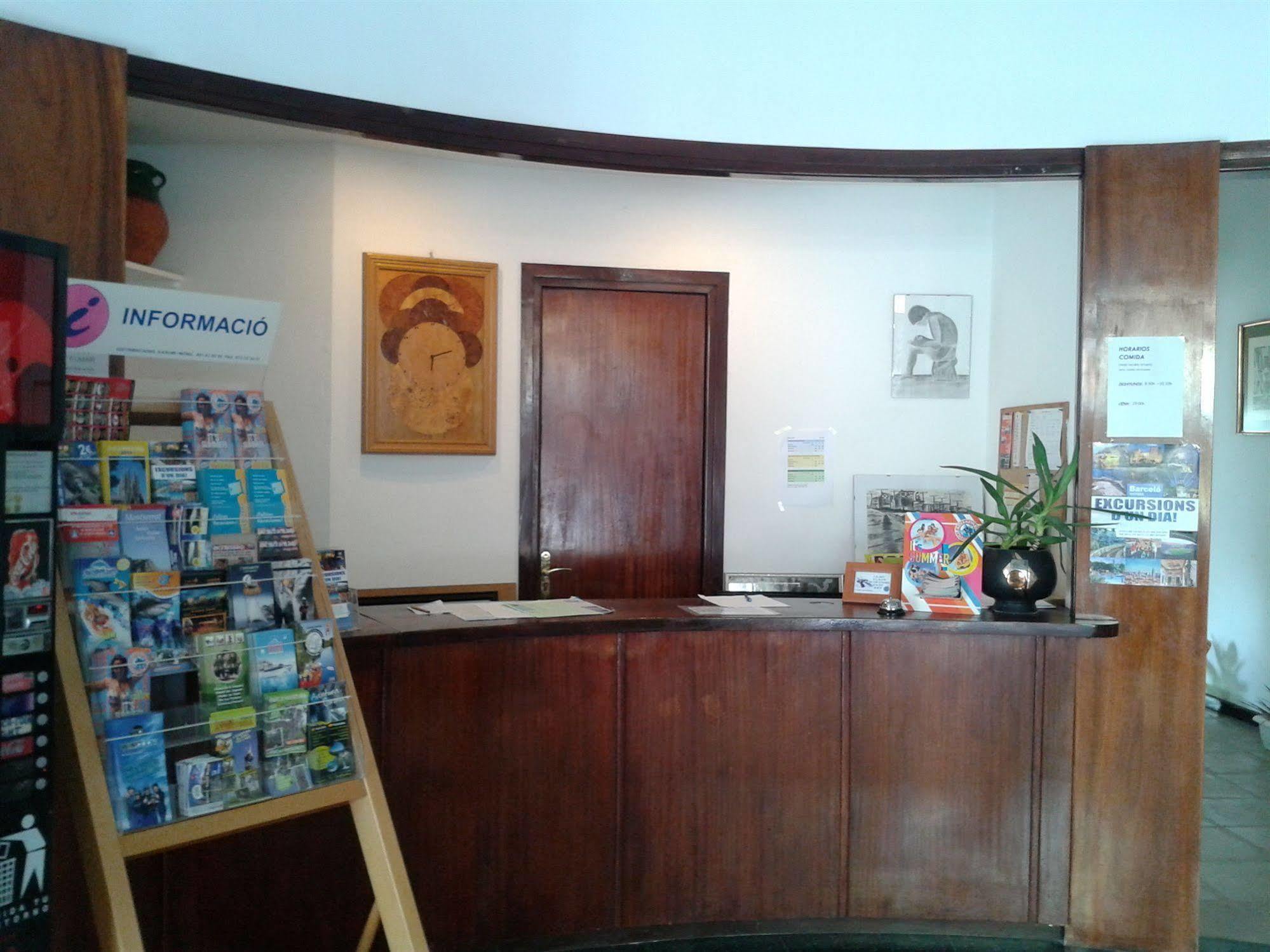 סאן פליו דה גיסולס Hotel Apartaments Gesoria Porta Ferrada מראה חיצוני תמונה