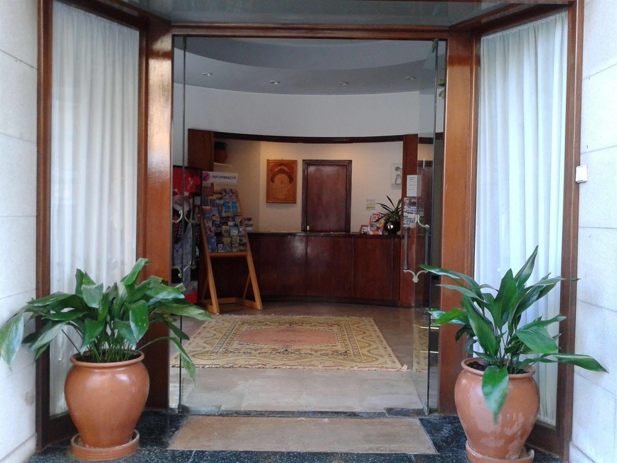 סאן פליו דה גיסולס Hotel Apartaments Gesoria Porta Ferrada מראה חיצוני תמונה