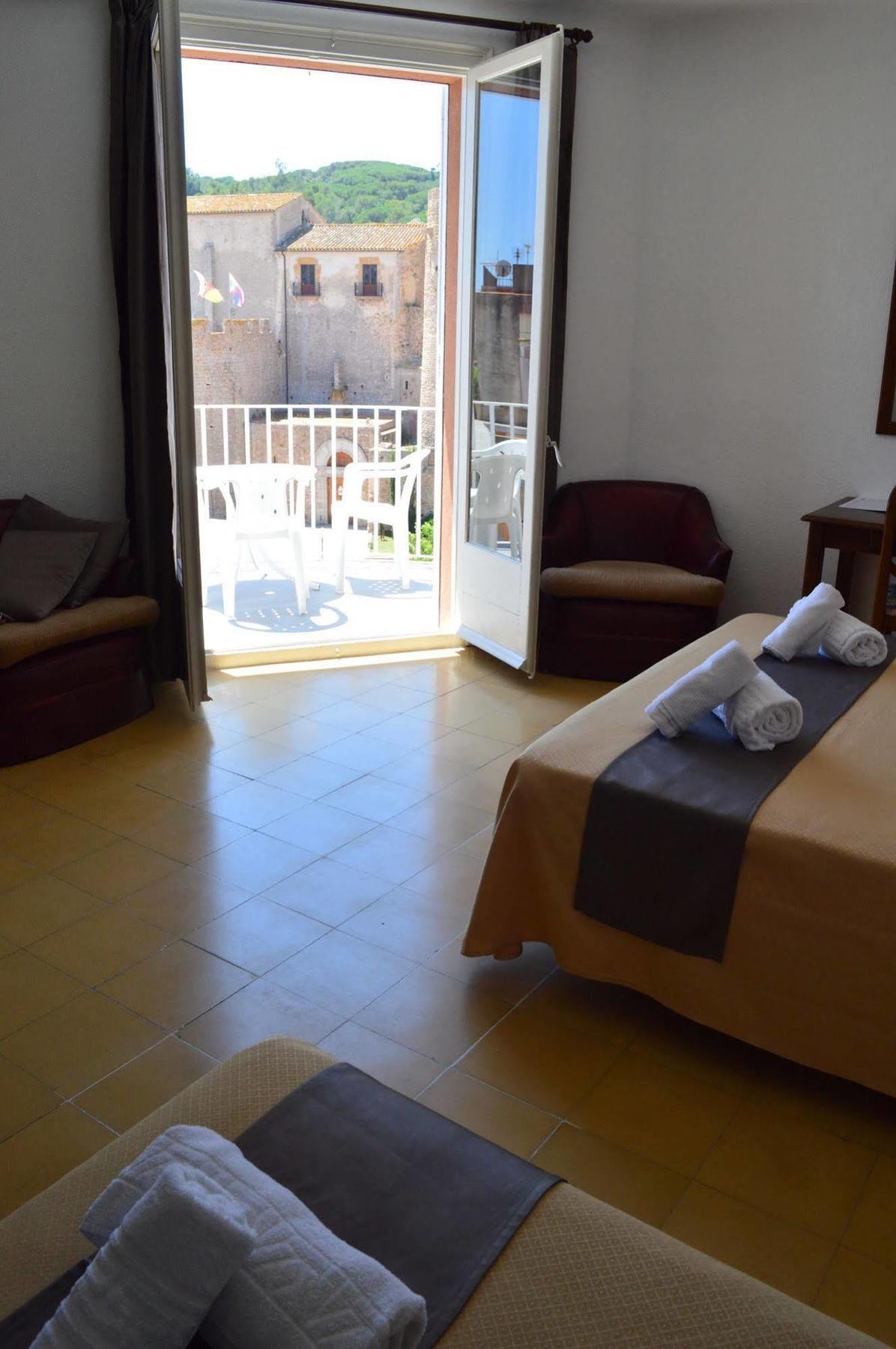 סאן פליו דה גיסולס Hotel Apartaments Gesoria Porta Ferrada מראה חיצוני תמונה